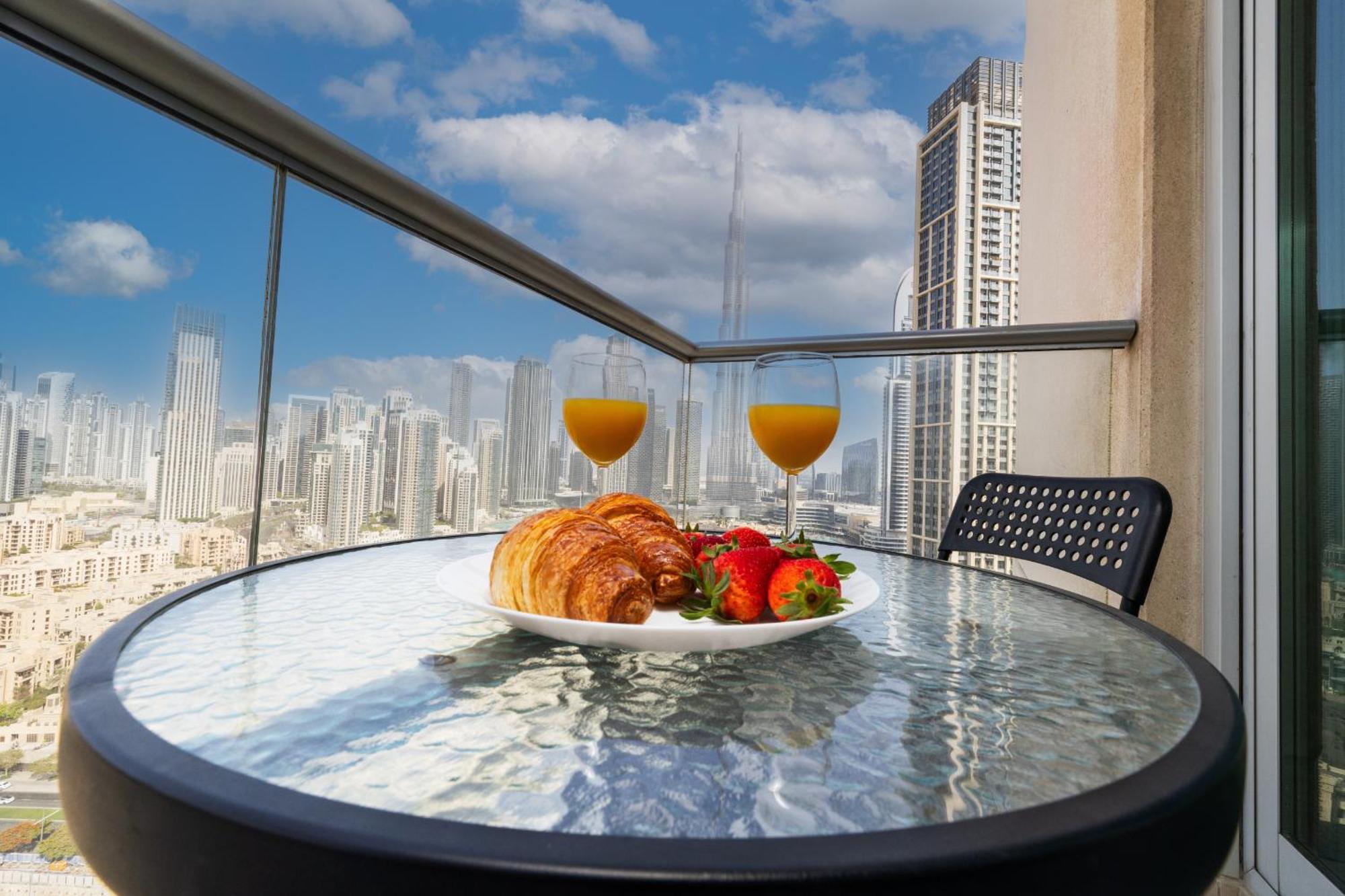 Upgraded Apartment With Stunning Burj Khalifa View Dubaj Kültér fotó